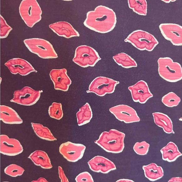 Lilly Pulitzer Sarah Top in Bocce Kisses Lips - Picture 2 of 4